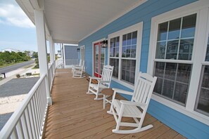 Terrace/patio - New 3 bedroom house private pool, close to beach (Ocean Isle Beach)
