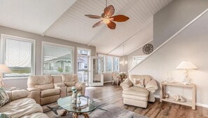 Smart TV - 5 Bedroom Island Park Home Close to Beach (Ocean Isle Beach)