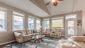 Living area - 5 Bedroom Island Park Home Close to Beach (Ocean Isle Beach)