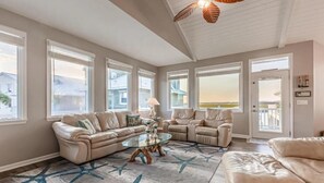 Smart TV - 5 Bedroom Island Park Home Close to Beach (Ocean Isle Beach)