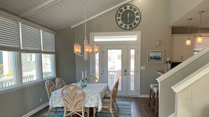 Dining - 5 Bedroom Island Park Home Close to Beach (Ocean Isle Beach)