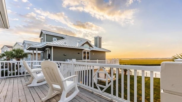 Terrace/patio - 5 Bedroom Island Park Home Close to Beach (Ocean Isle Beach)