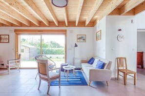 Living area - LA MAISON D'ALBAN - CHALLERANGE (CHALLERANGE)