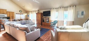 Smart TV - Isle Be Seeing You 4 BR Dog Friendly Canal House (Ocean Isle Beach)