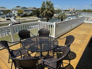 Outdoor dining - Isle Be Seeing You 4 BR Dog Friendly Canal House (Ocean Isle Beach)