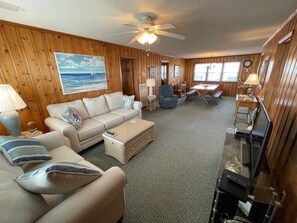 Living area - Down Yonda 3 BR Oceanfront Beach Cottage (Ocean Isle Beach)