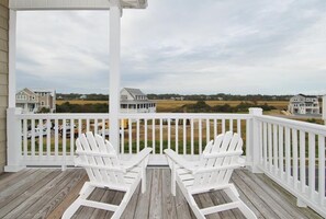 Terrace/patio - Shore Beats Work 5 BR/5BA Private Pool, Closet to Beach (Ocean Isle Beach)
