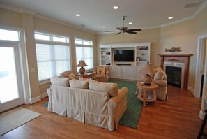 Smart TV - Oceanfront 6 BR Private Pool, Linens Provided (Ocean Isle Beach)