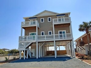 Exterior - Oceanfront 6 BR Private Pool, Linens Provided (Ocean Isle Beach)