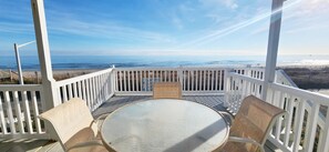 Outdoor dining - Stones Throw 4 BR Ocean View Beach House (Ocean Isle Beach)