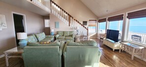 Living area - Stones Throw 4 BR Ocean View Beach House (Ocean Isle Beach)