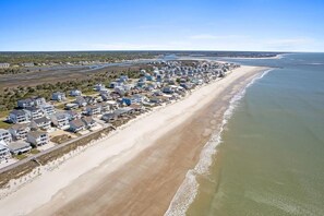 Beach nearby - Mellow Yellow 4 BR Dog Friendly Ocean View House (Ocean Isle Beach)