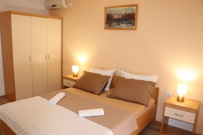 Iron/ironing board, WiFi, bed sheets - A2 comfortable apartment with terrace, garden and sea view (Barbat na Rabu)