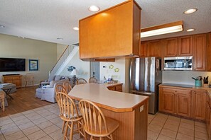 Unclassified image, 4 of 31, button - SEA Dreams 5 br Canal House with Boat Dock (Ocean Isle Beach)