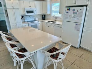Fridge, microwave, oven, stovetop - Spacious 5 bedroom 2nd row beach house (Ocean Isle Beach)