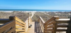 Property grounds - Oceanfront 6 bedroom beach house (Ocean Isle Beach)