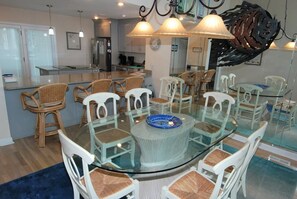 Dining - Oceanfront 5 bedroom beach house with private pool (Ocean Isle Beach)
