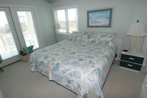 5 bedrooms, Internet, bed sheets - Oceanfront 5 bedroom beach house with private pool (Ocean Isle Beach)