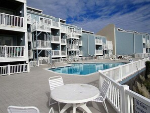 Pool - One bedroom oceanfront condo, private balcony, near pier (Ocean Isle Beach)