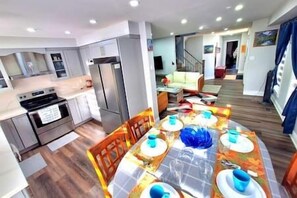 A modern kitchen with a dining area. - Luxury 4BR Family Home, Private Fenced Yard, Near Toronto & Pearson (Mississauga)