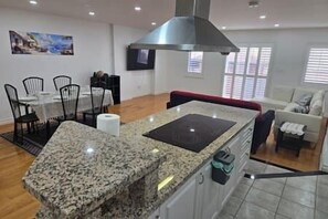 Interior - Luxury 3BR 3BA Family Home,  Walk to Lake, Toronto (Mississauga)