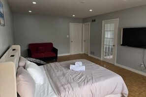 3 habitaciones, escritorio, tabla de planchar con plancha y wifi gratis 