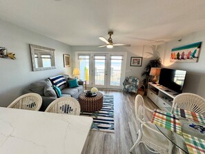 Living area - One bedroom oceanfront condo, private balcony, near pier (Ocean Isle Beach)
