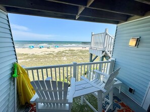 Property grounds - One bedroom oceanfront condo, private balcony, near pier (Ocean Isle Beach)