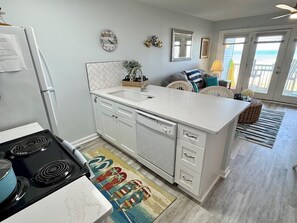 Interior - One bedroom oceanfront condo, private balcony, near pier (Ocean Isle Beach)