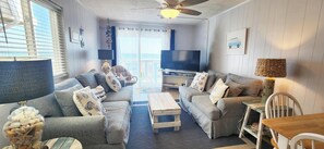 Living area - Oceanfront 3 br, 2 ba condo, private balcony (Ocean Isle Beach)