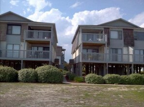 Exterior - 3 br, 2 ba oceanfront condo, bed linens provided (Ocean Isle Beach)