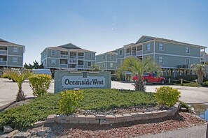 Exterior - Dog friendly 3 br,2 ba condo side unit, oceanfront pool (Ocean Isle Beach)