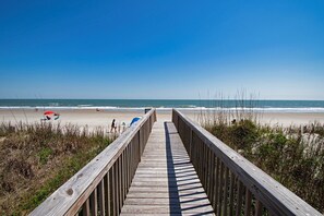 On the beach - 2 br, 1.5 ba condo, oceanfront building, side unit (Ocean Isle Beach)