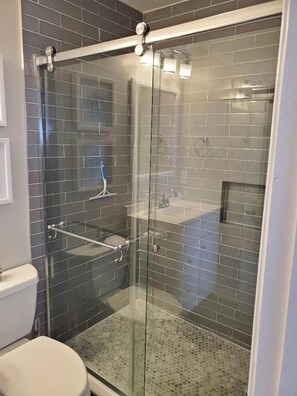Shower - 2 bedroom 2 bath condo ocean view (Ocean Isle Beach)
