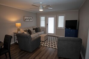 Smart TV - 2 bedroom 2 bath condo ocean view (Ocean Isle Beach)