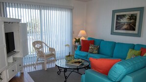 Smart TV - 3 br, 2 ba mid-island condo with pools, tennis court (Ocean Isle Beach)