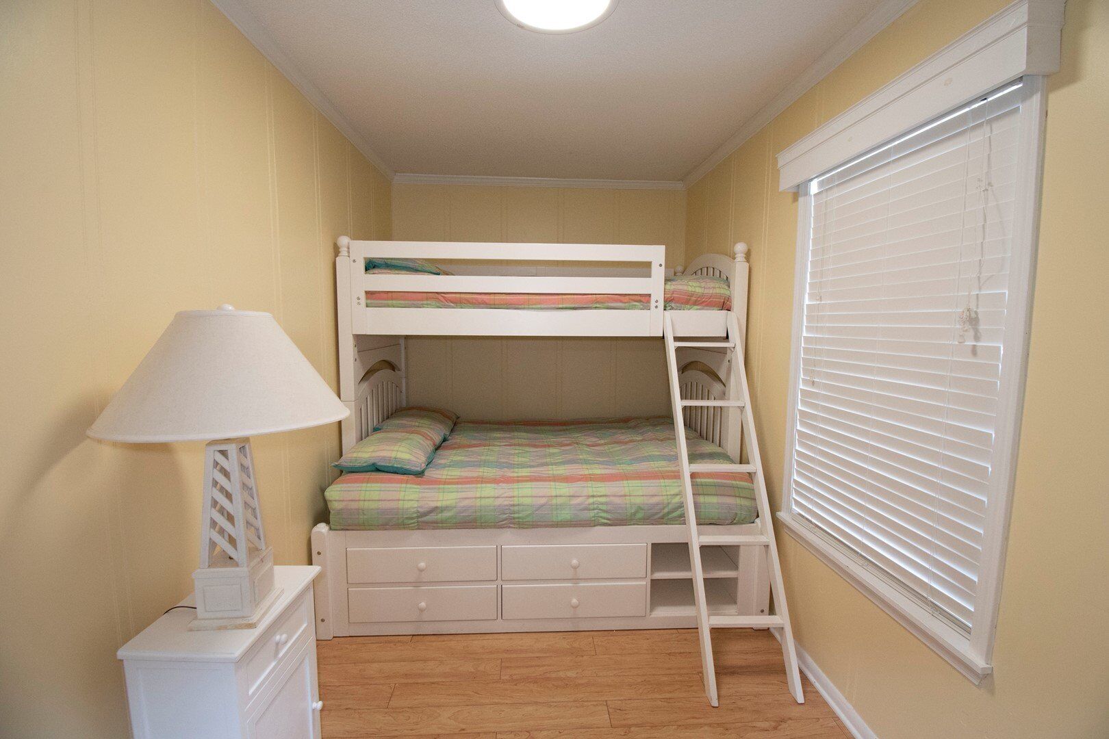 Bedroom 3, Double-Single Bunk Set