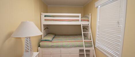 Bedroom 3, Double-Single Bunk Set