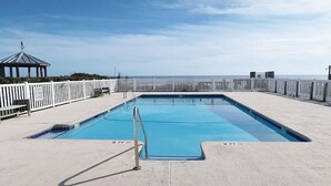 Pool - 3 br, 2 ba mid-island condo with pools, tennis court (Ocean Isle Beach)