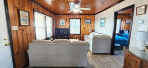 Smart TV - Oceanfront 2 bedroom house sleeps 9 (Ocean Isle Beach)