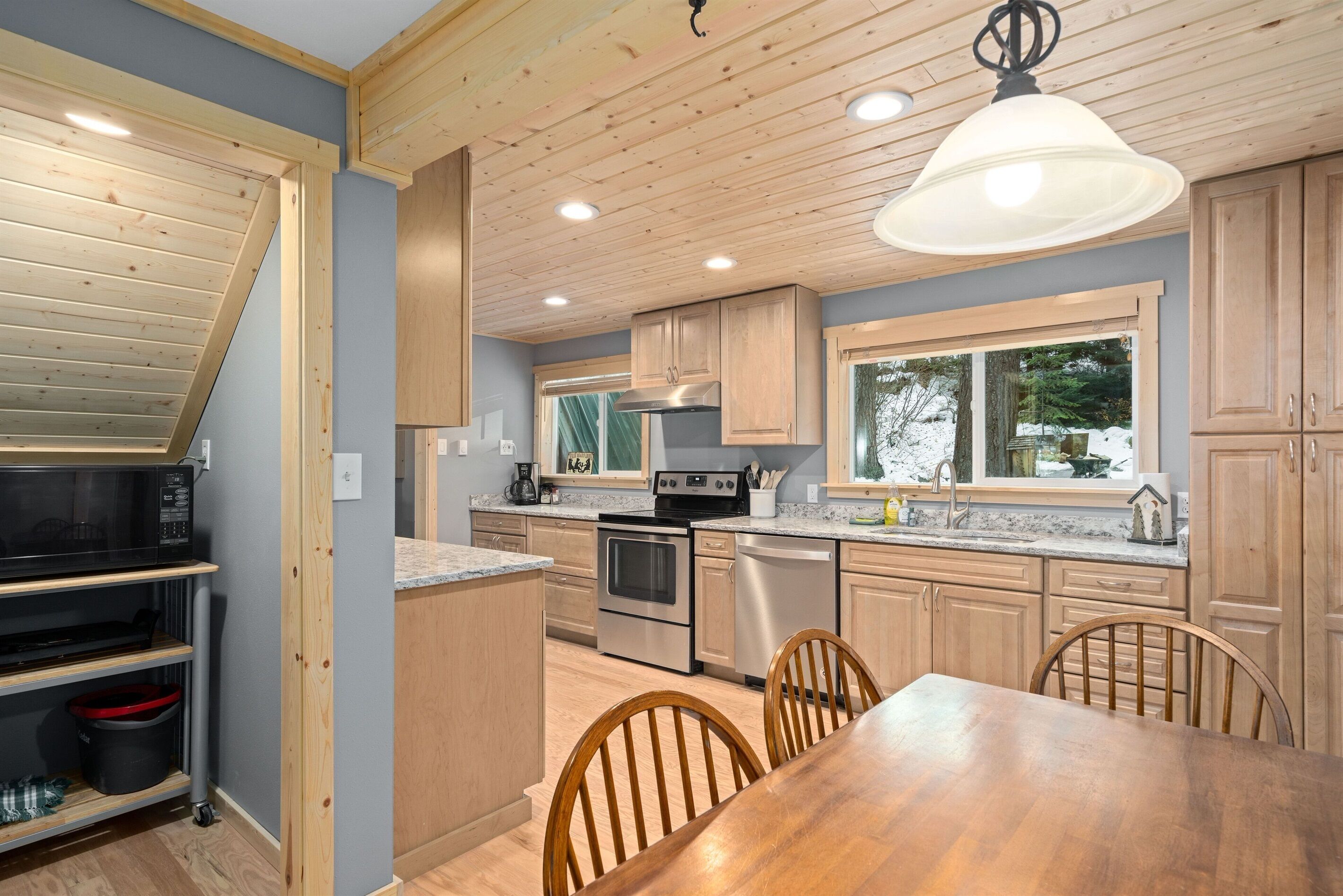 雪櫃、微波爐、焗爐、爐具