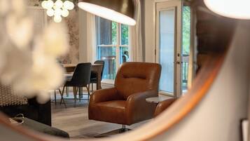 Una Smart TV, libros