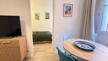 1 chambre, fer et planche Ă repasser, lit parapluie, Wi-Fi