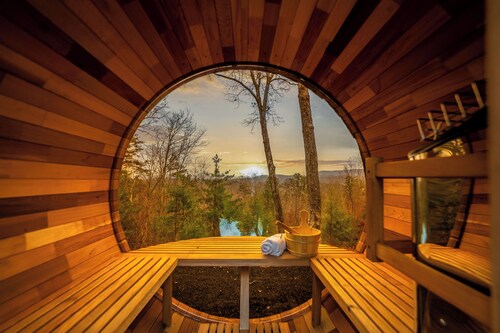 Luxury Blue Ridge Cabin - Views, Sauna, Hot Tub, Game Room, Fire Pit, Sleeps 15