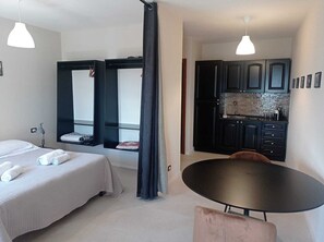 1 camera, ferro/asse da stiro, Wi-Fi, lenzuola