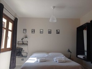 1 chambre, fer et planche Ă repasser, Wi-Fi, draps fournis