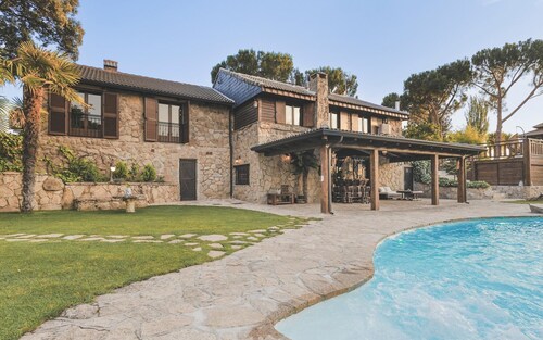 Villa Oasis Madrid   Luxurious villa with spa, cinema, and swimming pool