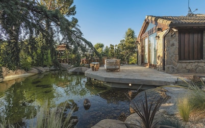 Villa Oasis Madrid - Luxurious villa with spa, cinema and swimming pool