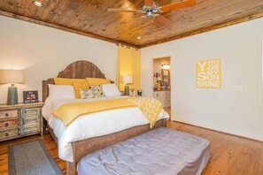 4 bedrooms, desk, iron/ironing board, free WiFi
