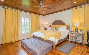 デスク、アイロン / アイロン台、旅行用ベビーベッド、WiFi (無料)